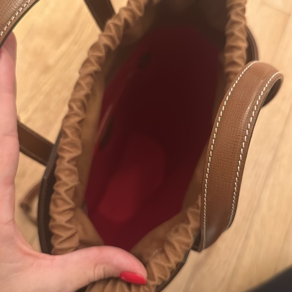 Mark Cross “Madeline” Saffiano leather bucket bag - Picture 4 of 6